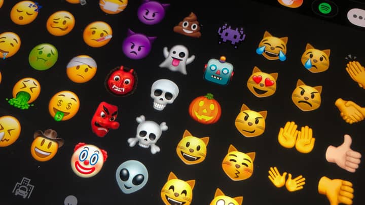 People Who Use These 10 Emojis Are Officially Old, According To Young People