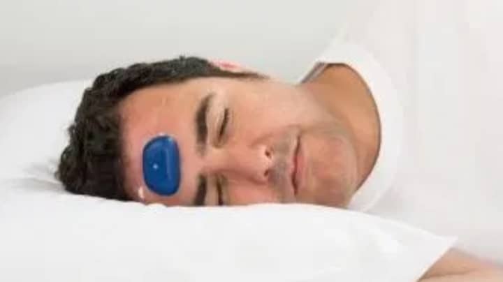 ​Battery-Powered Buzzer That You Sticks To Your Forehead Could Help Stop Snoring