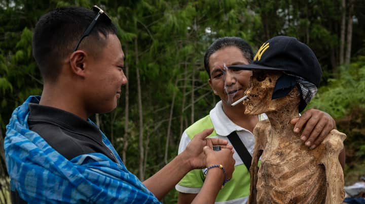 The Indonesian Tribe That Exhumes Their Dead Each Year To Spruce Them Up