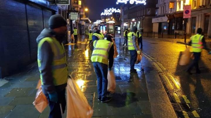 ​Young Muslims Clean Up UK Streets After New Year’s Eve Celebrations