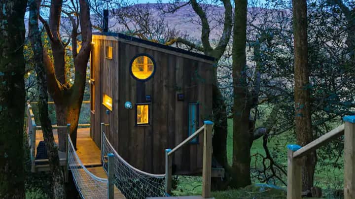 There’s A Stunning Treehouse Airbnb In Donegal Waiting For You After Lockdown