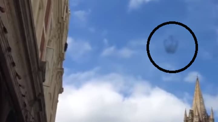Morphing UFO Over Cornwall Leaves Bystanders Baffled