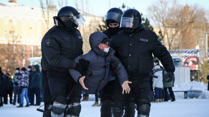 Thousands Arrested In Russia During Massive Anti-Putin Protest