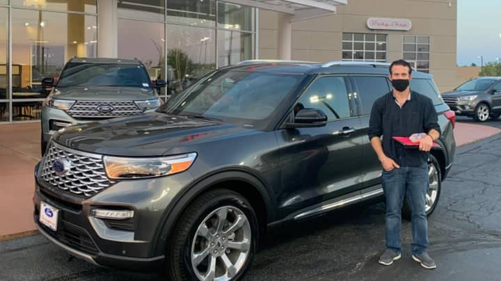 Man Buys $58k SUV With Stolen ID Then Poses For Instagram Pic