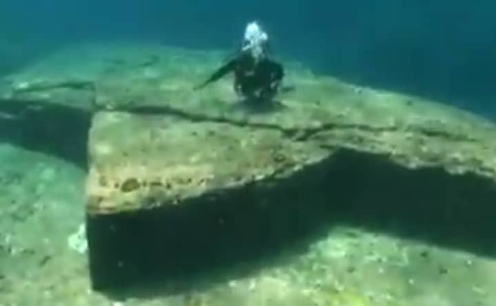 People Reckon Ancient Underwater Structure In Japan Is Proof Of Aliens
