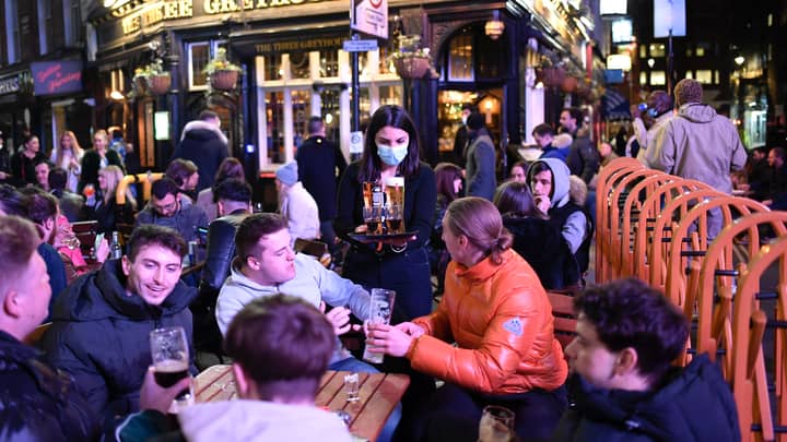 Why It Might Feel Like You Get More Drunk At The Pub Over Drinking At Home