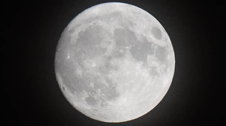 People Think Supermoon Is NASA Conspiracy – And That The Moon Is Actually 4.7 Miles Away