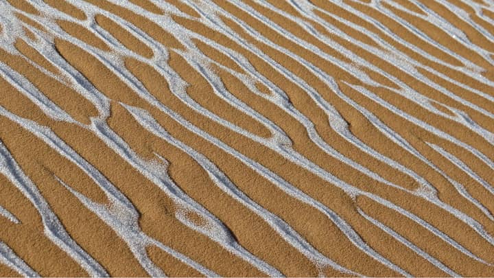 Amazing Photos Show Snow On The Dunes Of The Sahara Desert