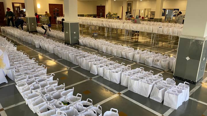 Sikh Congregation And Local Community Make 3,500 Meals For Stranded Lorry Drivers 