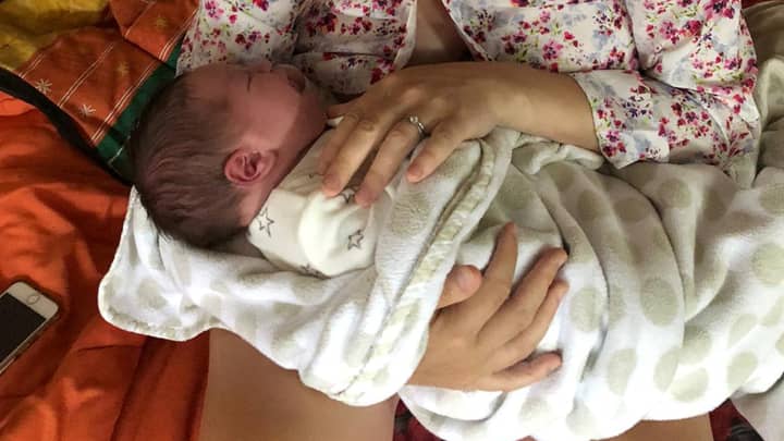 Mum Gives Birth To Huge 11lb Baby At Home 