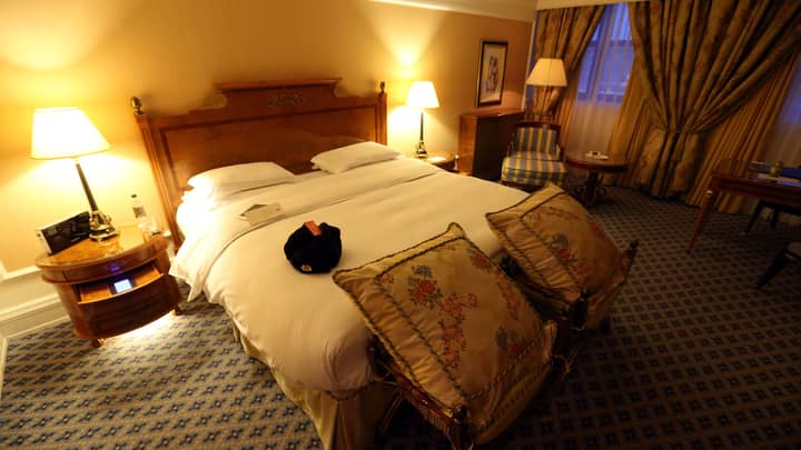 People Divided Over Guest's Hotel Etiquette After Leaving Room