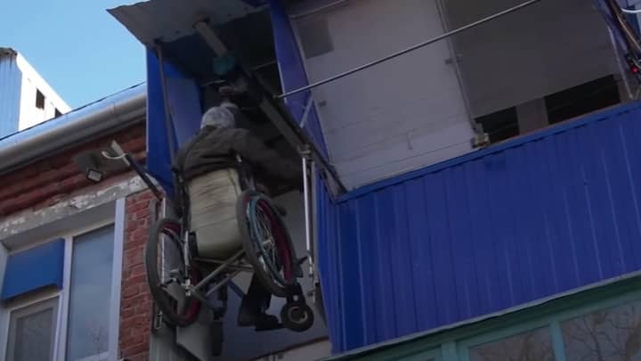Wheelchair-Bound Russian Man Builds Solar-Powered Elevator To Hoist Himself Onto Balcony